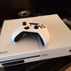 Illustration for article titled Unboxing A White Xbox One Makes Me Very Jealous